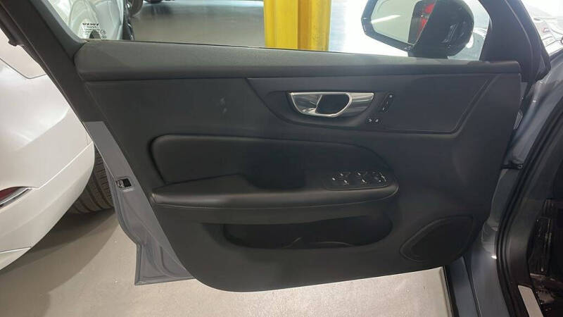 2023 Volvo S60 B5 Core Dark Theme