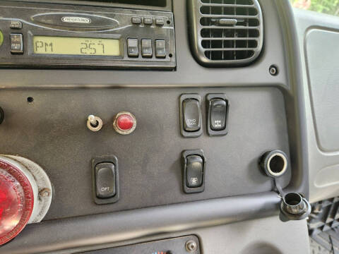 2006 Freightliner M2 106