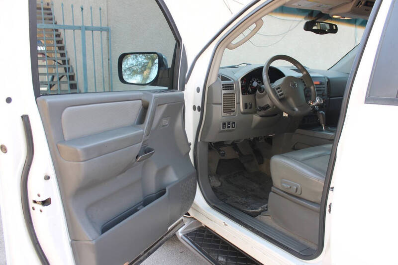 2005 Nissan Armada LE