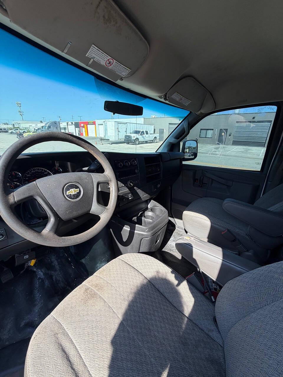 2017 Chevrolet Express 2500 3dr Cargo Van - Summit White exterior view 12