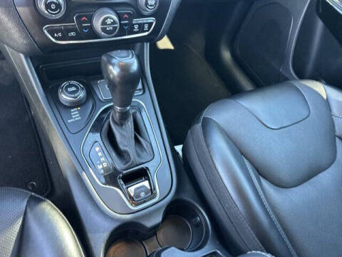 2023 Jeep Cherokee Altitude Lux