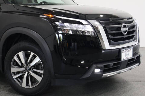 2022 Nissan Pathfinder SL