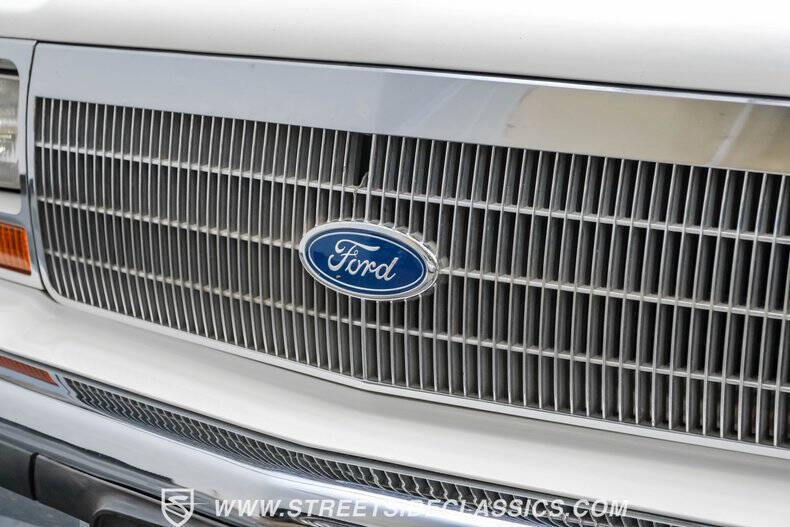 1990 Ford LTD Crown Victoria