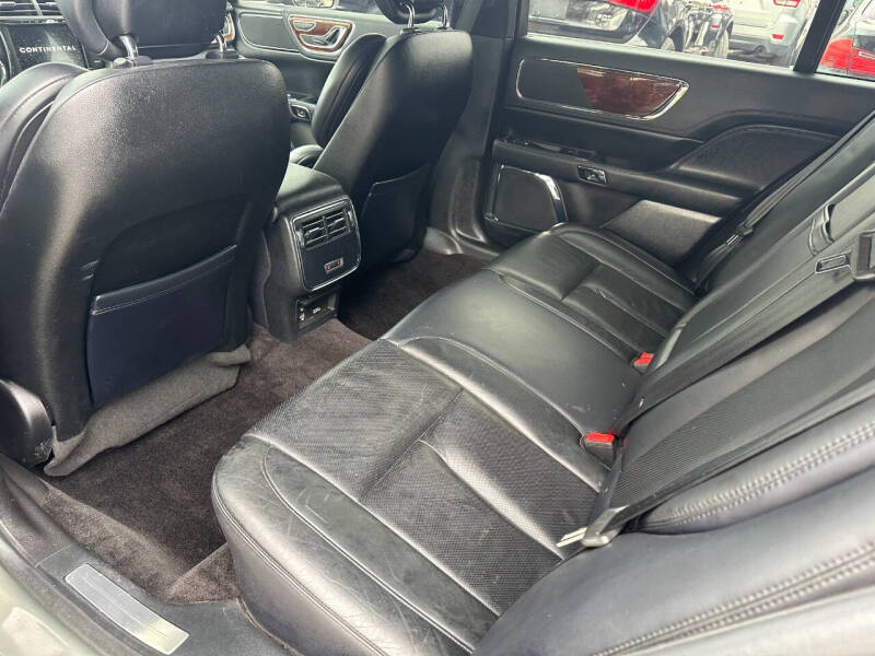 2017 Lincoln Continental Select