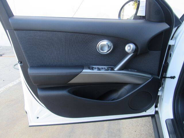 2024 Genesis GV60 Standard