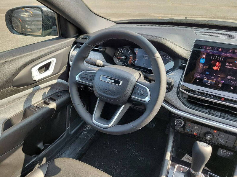 2023 Jeep Compass Latitude Lux