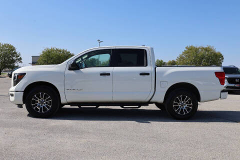 2024 Nissan Titan SV