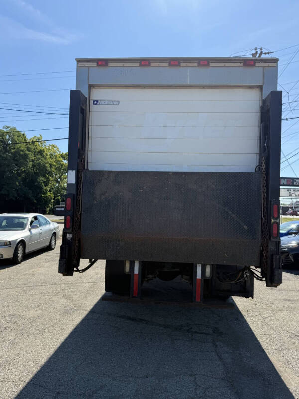 2012 Freightliner M2 106