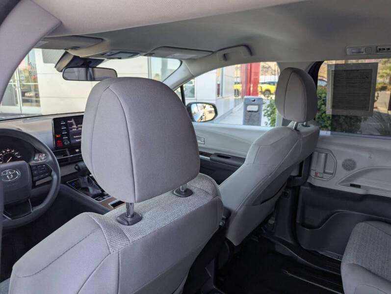 2023 Toyota Sienna LE 8-Passenger