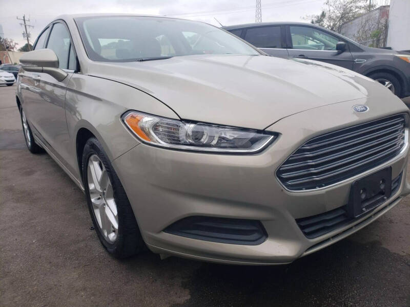 2016 Ford Fusion SE photo 3