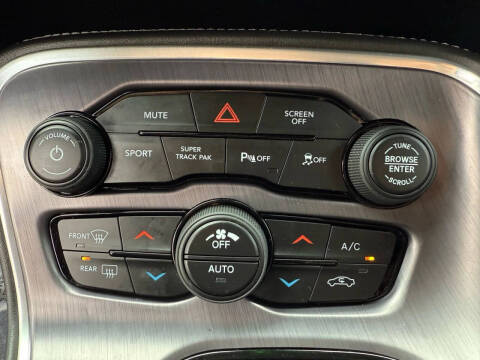 2017 Dodge Challenger 392 HEMI Scat Pack Shaker