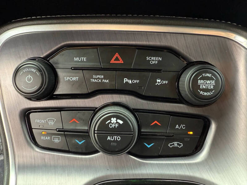 2017 Dodge Challenger 392 HEMI Scat Pack Shaker