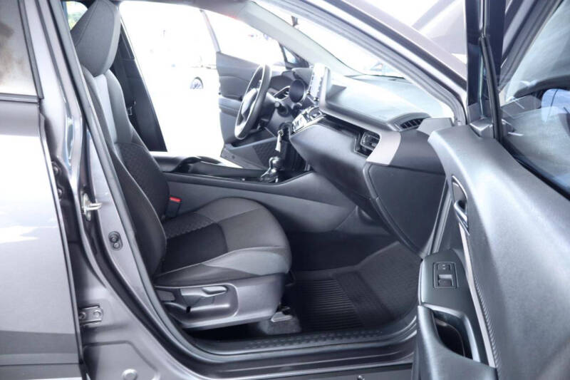 2021 Toyota C-HR LE