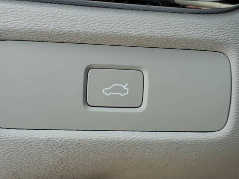 2023 Volvo XC60 B6 Ultimate Dark Theme