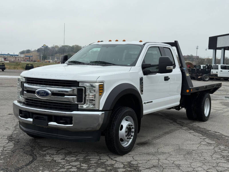 2019 Ford F-550 Super Duty Chassis Cab XLT's photo
