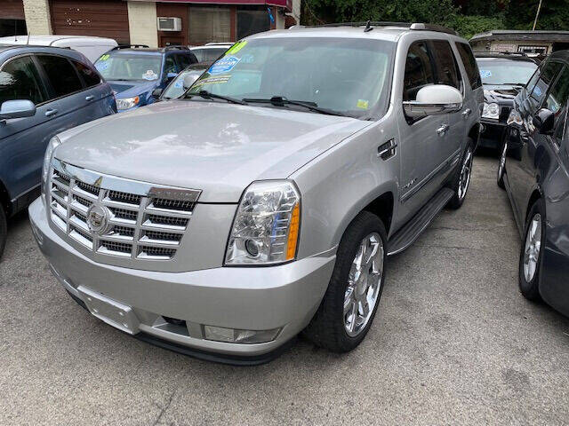 2010 Cadillac Escalade for sale at ARXONDAS MOTORS in Yonkers NY