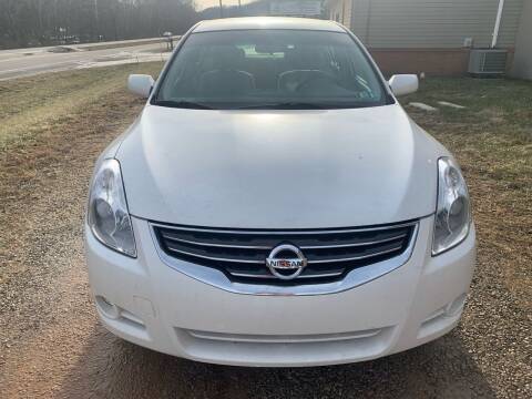 2010 Nissan Altima for sale at Court House Cars, LLC in Chillicothe OH