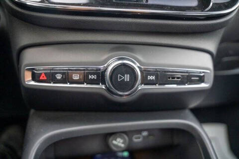 2024 Volvo XC40 B5 Plus Dark Theme