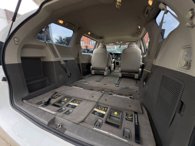 2015 Toyota Sienna L 7-Passenger