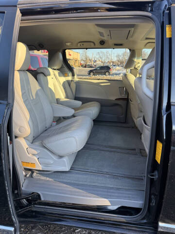 2013 Toyota Sienna XLE 8-Passenger
