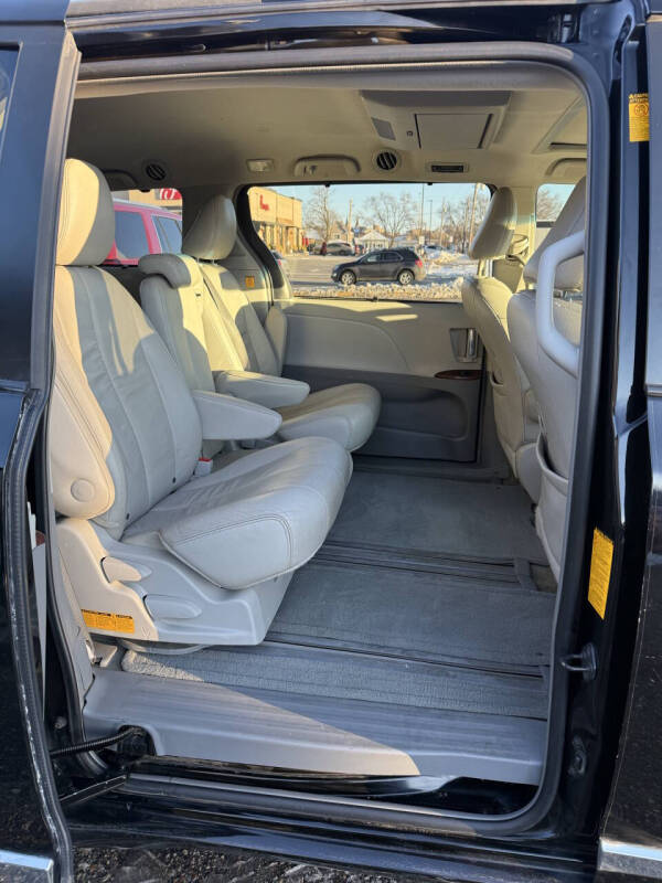 2013 Toyota Sienna XLE 8-Passenger