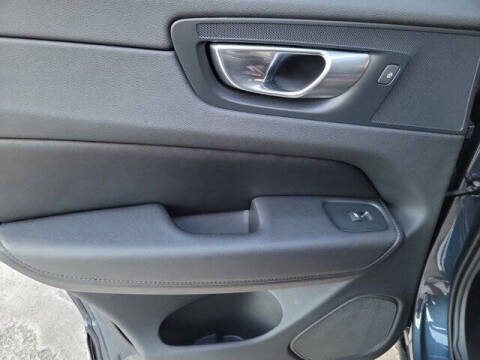 2024 Volvo XC60 B5 Core Dark Theme