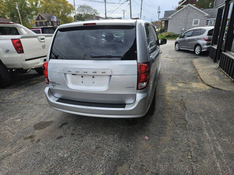2011 Dodge Grand Caravan Crew