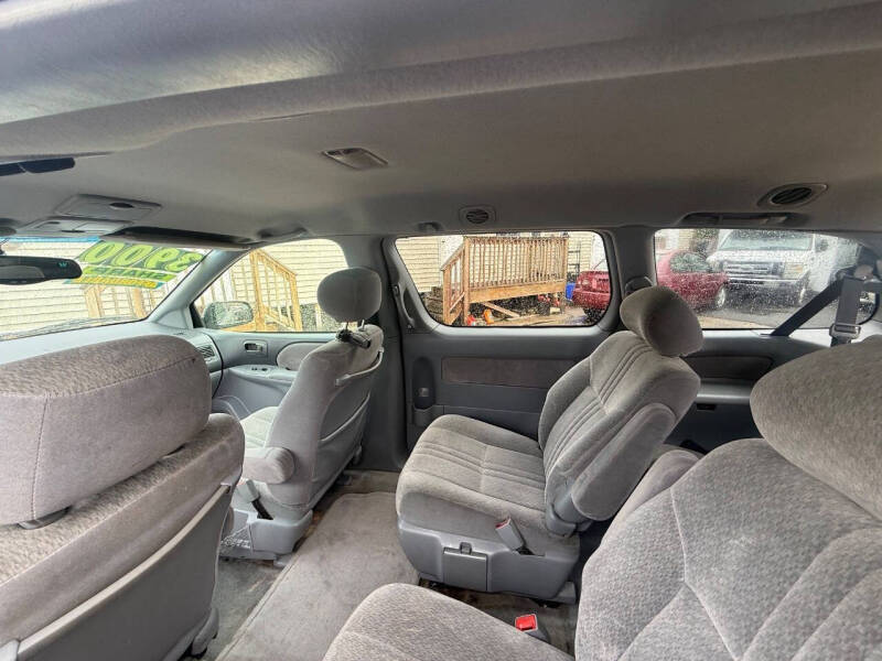 2003 Toyota Sienna CE