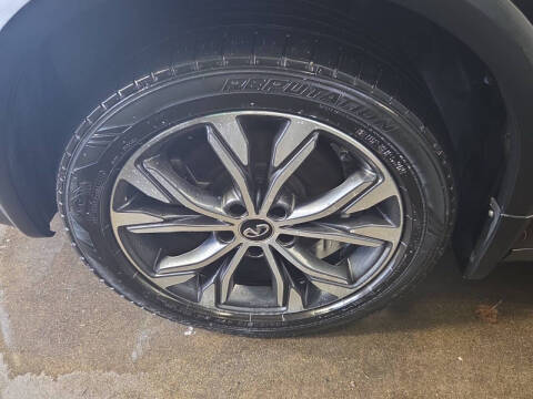 2017 Infiniti QX30 Premium