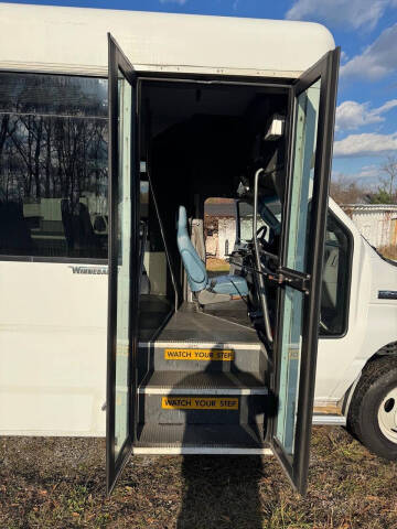 2017 Ford E-Series E-450 SD