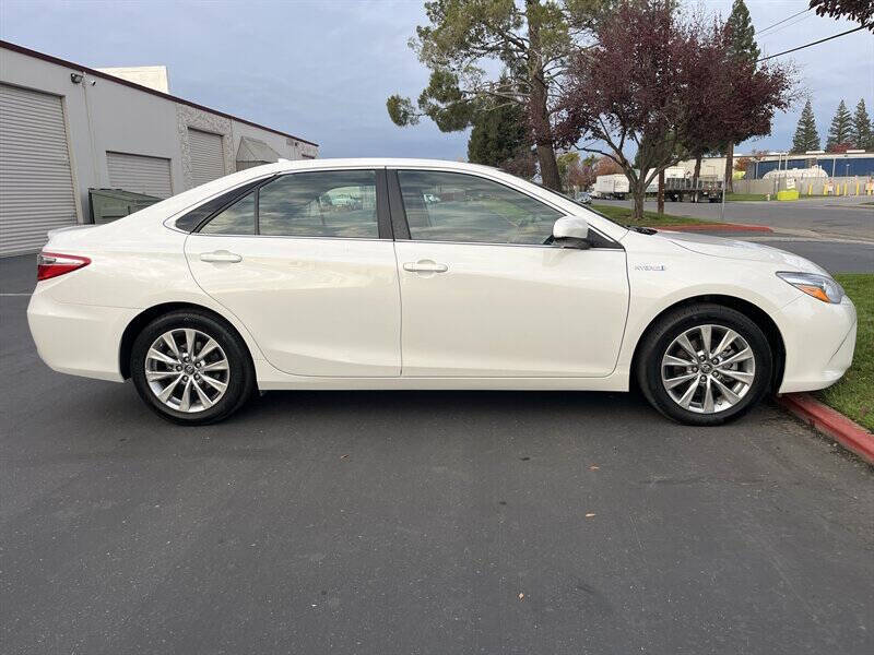 2017 Toyota Camry Hybrid XLE