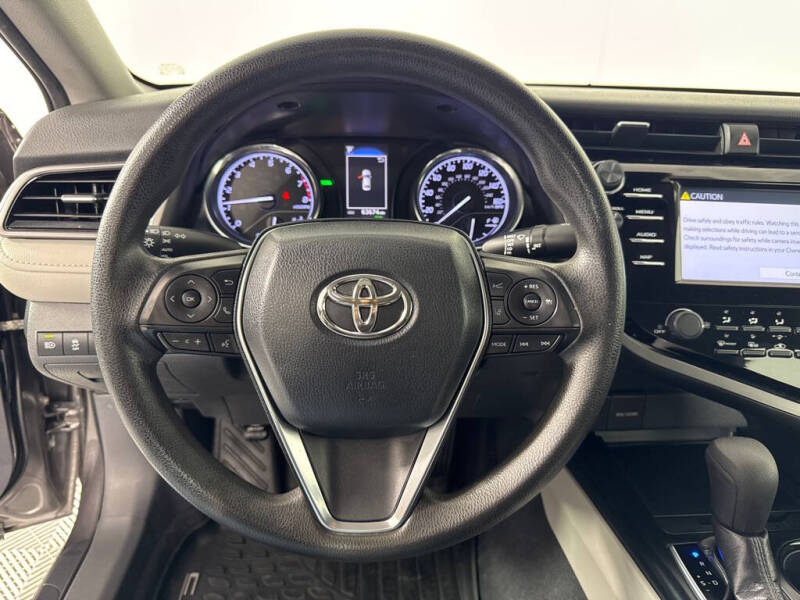 2019 Toyota Camry LE photo 17