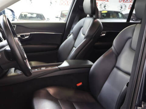 2020 Volvo XC90 T5 Momentum