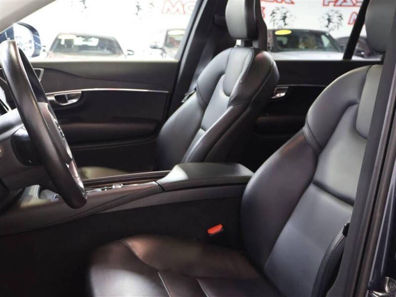 2020 Volvo XC90 T5 Momentum