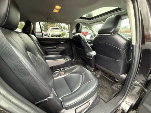 2022 Toyota Highlander Hybrid XLE