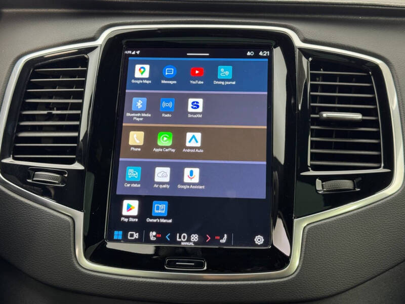 2023 Volvo XC90 Recharge T8 Ultimate Dark Theme