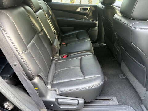 2017 Nissan Pathfinder SL