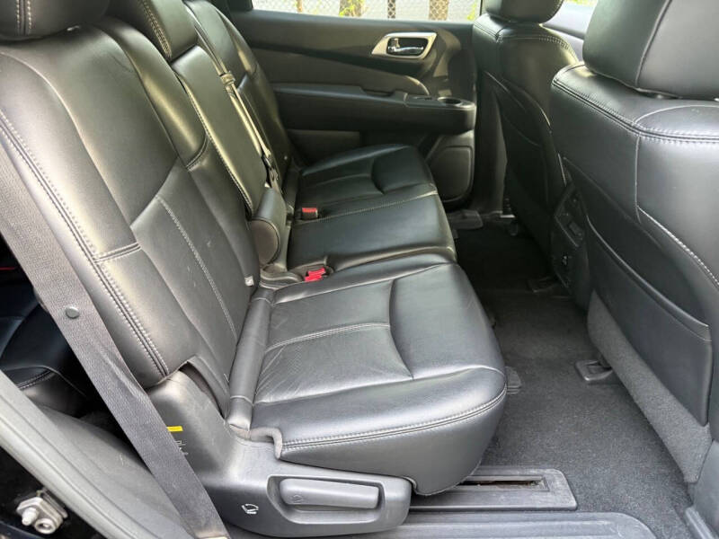 2017 Nissan Pathfinder SL