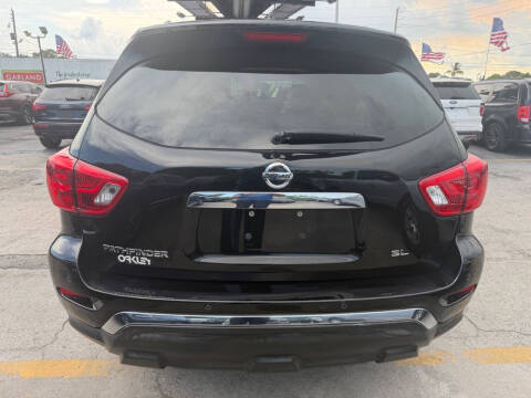2017 Nissan Pathfinder SL