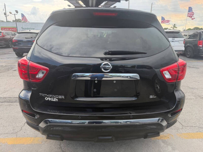 2017 Nissan Pathfinder SL