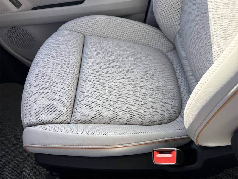 2025 Volkswagen ID. Buzz Pro S Plus 4Motion