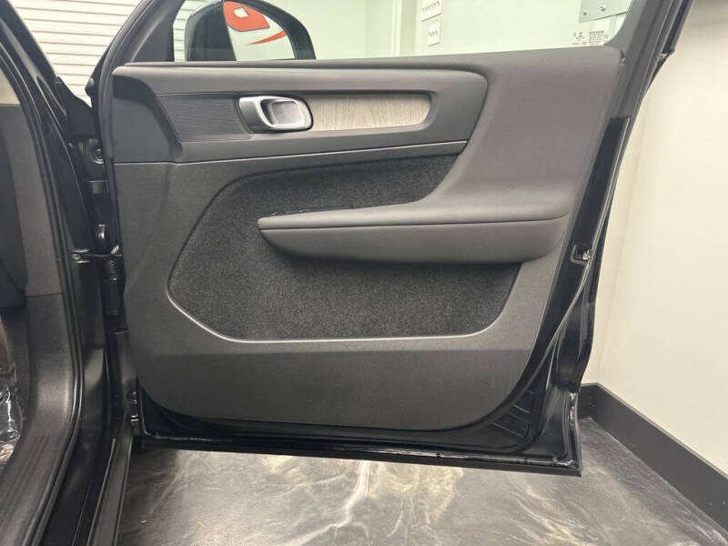 2023 Volvo XC40 B5 Core