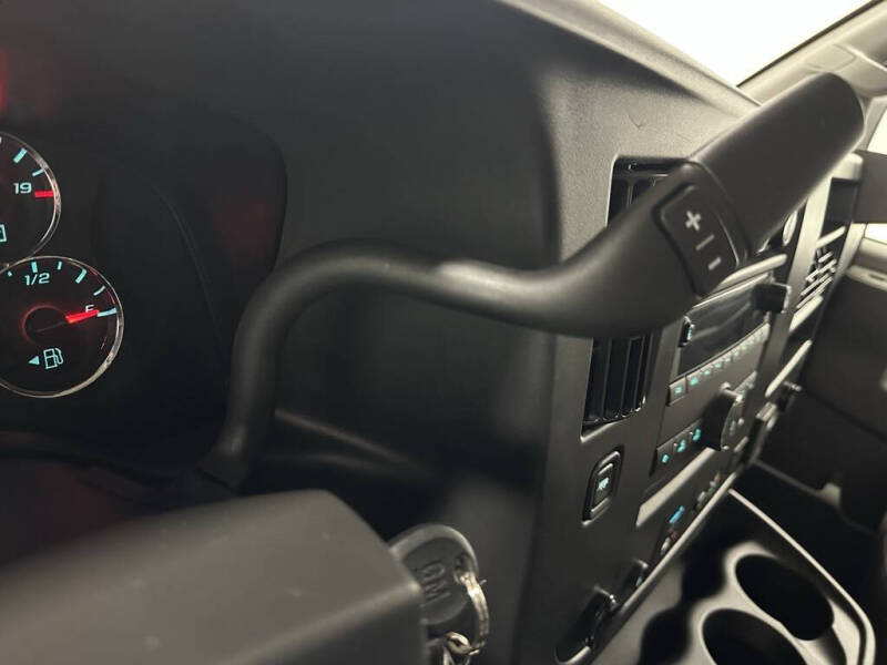 2025 Chevrolet Express LT 3500