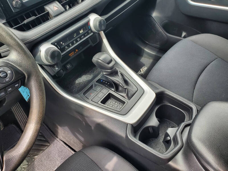 2019 Toyota RAV4 LE