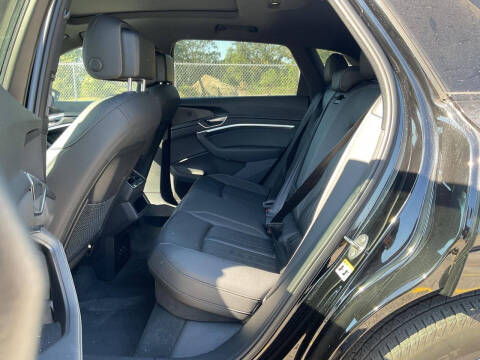 2022 Audi e-tron quattro Premium