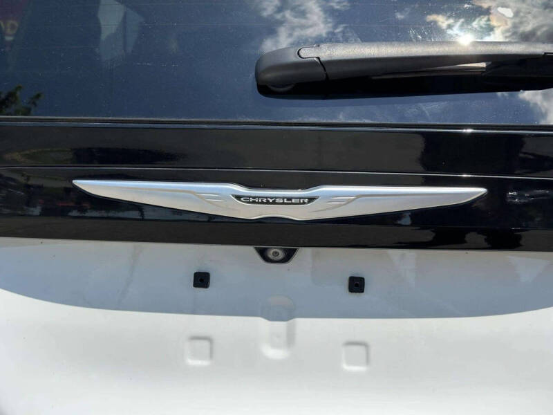 2022 Chrysler Voyager LX