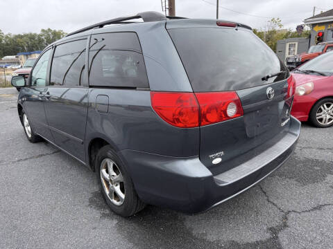 2010 Toyota Sienna LE 7-Passenger