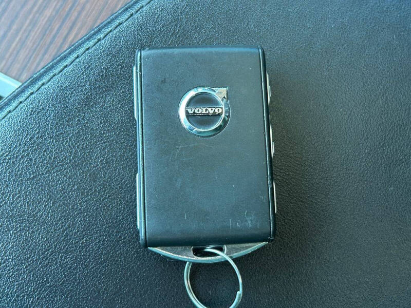 2024 Volvo S60 B5 Plus Dark Theme