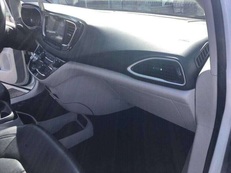 2022 Chrysler Pacifica Touring L