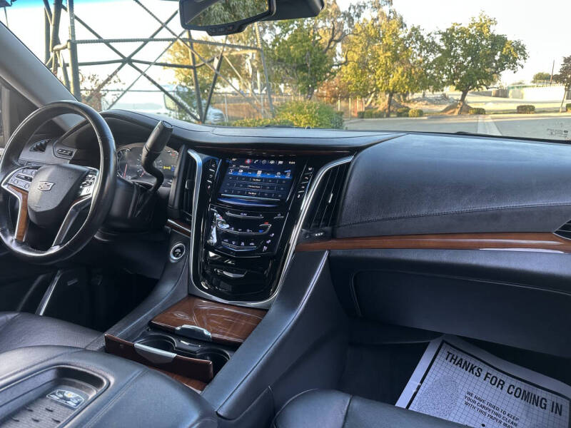 2016 Cadillac Escalade Luxury Collection